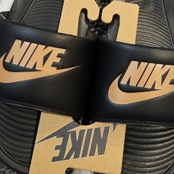 Womans Nike Slides - Picture 2 of 3